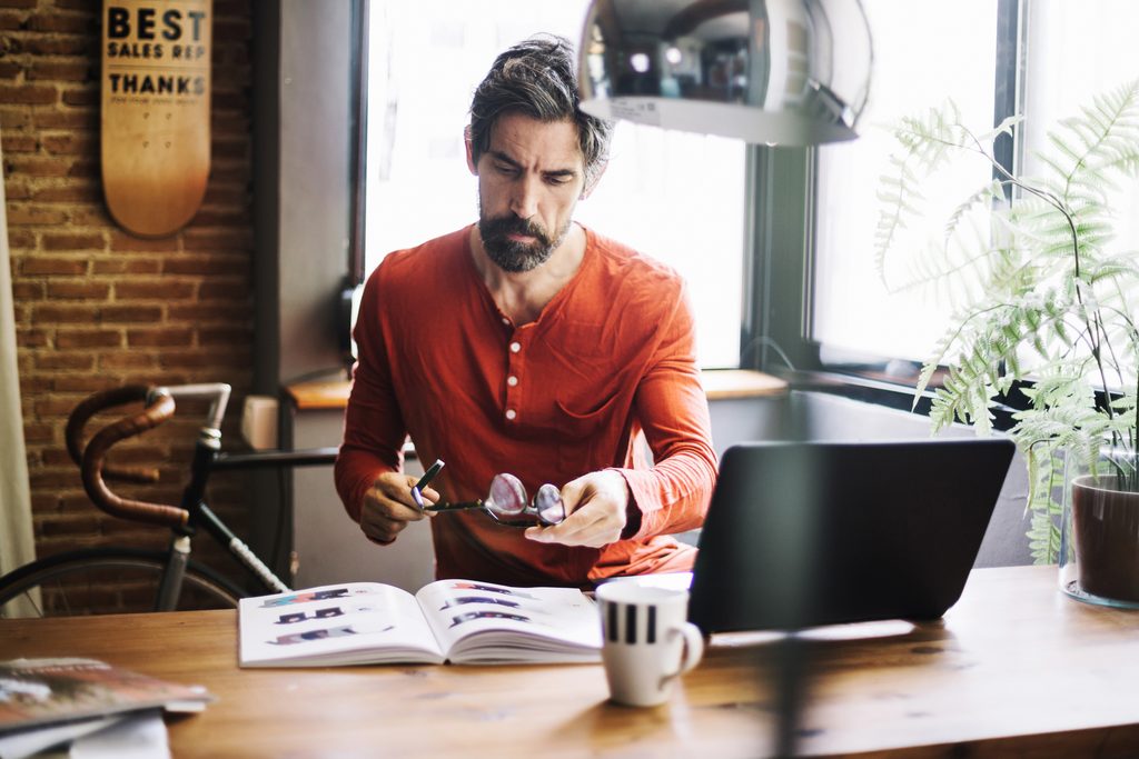 MagazinePanda.com Guide to Building a Strong Online Business 3 - Magainepanda.com stylish adult man working desktop - Magainepanda.com